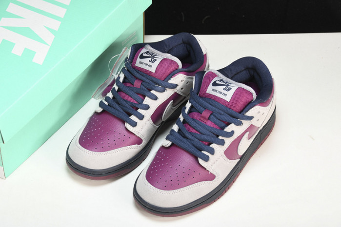 nike sb dunk low atmosphere grey true berry bq6817-001