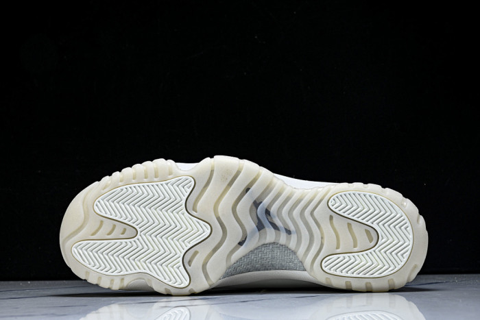 Jordan 11 Retro Pearl - AR0715-110