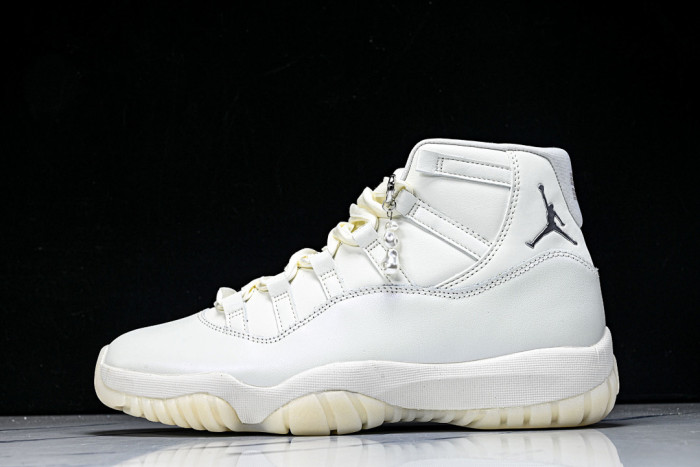 Jordan 11 Retro Pearl - AR0715-110