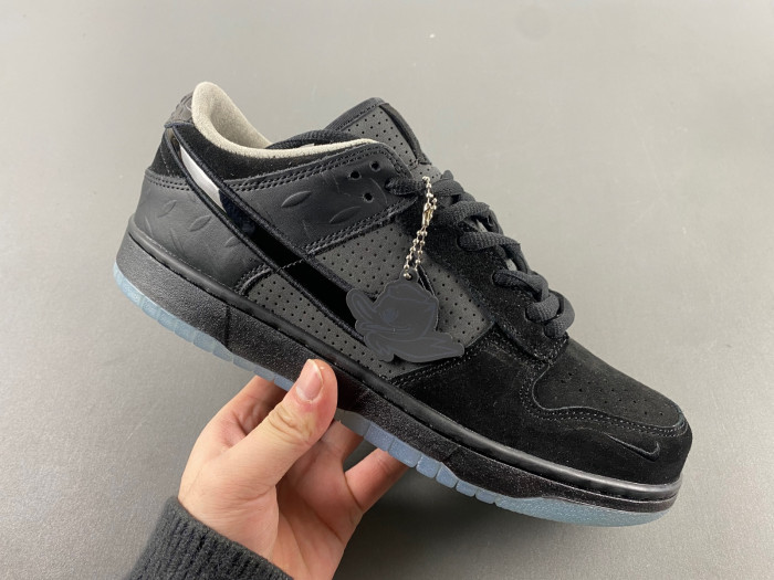 Division Street x Nike Dunk Low Oregon Black HV1470-001