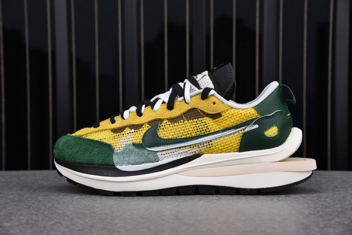 nike vaporwaffle sacai tour yellow stadium green - cv1363-700