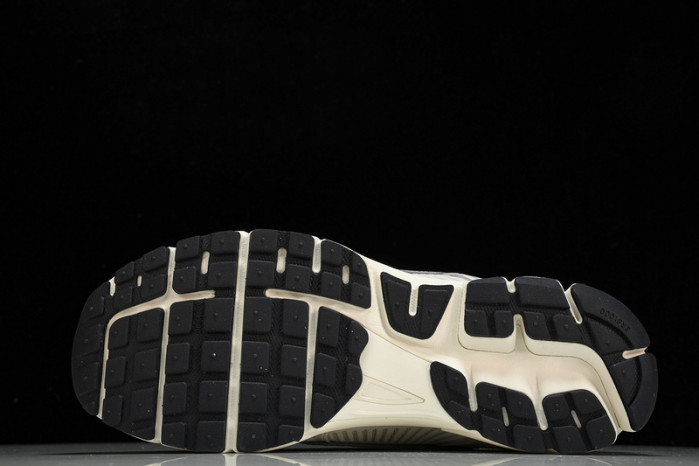 nike zoom vomero 5 photon dust metallic silver fd0884-025