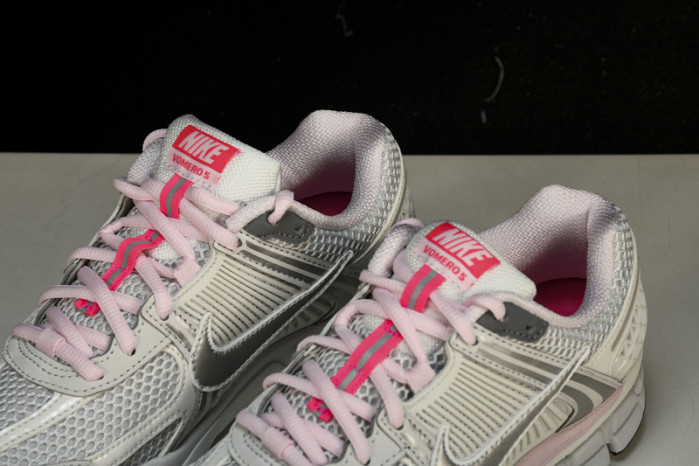 nike zoom vomero 5 "520/silver/pink" fn3695-001
